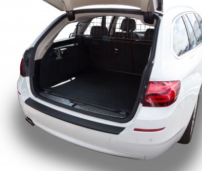 Lastskydd i reptålig ABS-plast till BMW 5-serie från 2010-2016
