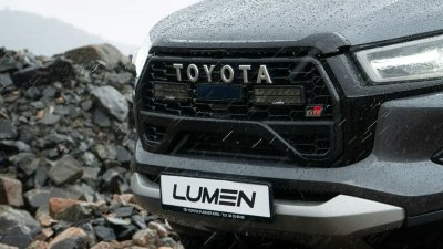 LED-rampe sæt 2x Lumen SQ16 Toyota Hilux GR2 Sport fra 2024 og frem