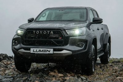 LED-rampe sæt 2x Lumen SQ16 Toyota Hilux GR2 Sport fra 2024 og frem