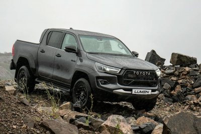 LED-rampe sæt 2x Lumen SQ16 Toyota Hilux GR2 Sport fra 2024 og frem
