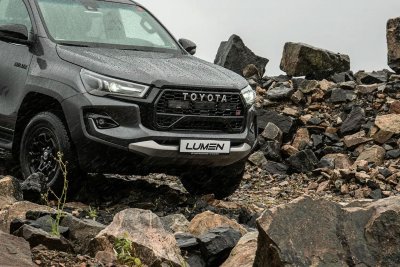 LED-rampe sæt 2x Lumen SQ16 Toyota Hilux GR2 Sport fra 2024 og frem
