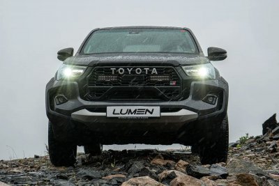 LED-rampe sæt 2x Lumen SQ16 Toyota Hilux GR2 Sport fra 2024 og frem
