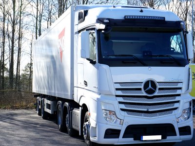 LED-rampe til montering over solskærmen til Mercedes Actros MP4 2011-
