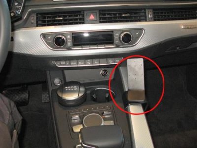 Mobilholder Audi A4 fra 2016-
