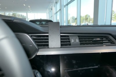 Mobilholder Audi Q2 fra 2017-