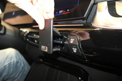 Mobilholder til BMW iX2 fra 2024- og fremefter