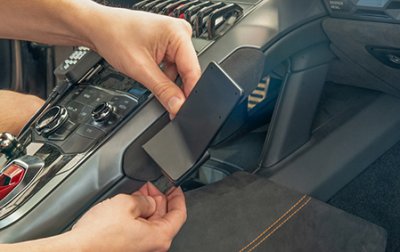 Mobilholder Lamborghini Huracan fra modelår 2016-