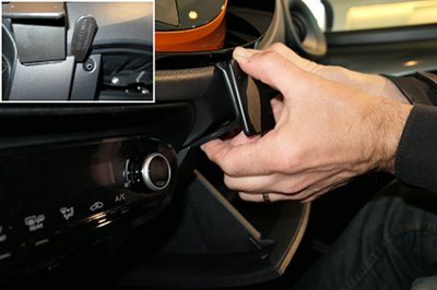 Mobilholder Toyota Aygo X fra år 2022-