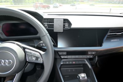 Audi A3 2021, mobilholder