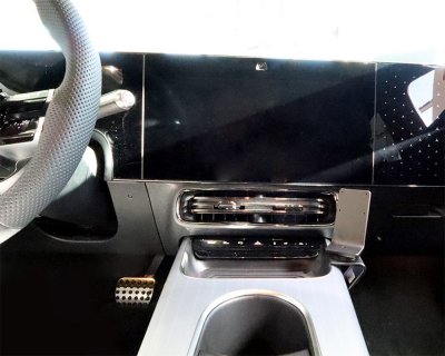 Mobilholder Mercedes CLA 2025- | Montering på højre side af midterkonsollen
