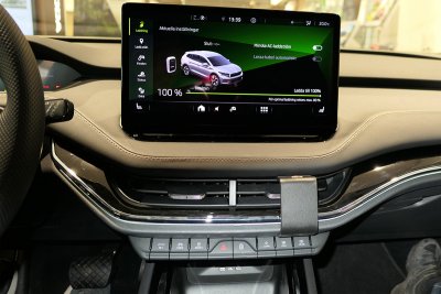 Mobilholder Skoda Elroq 2025- | Montering under midterskærm