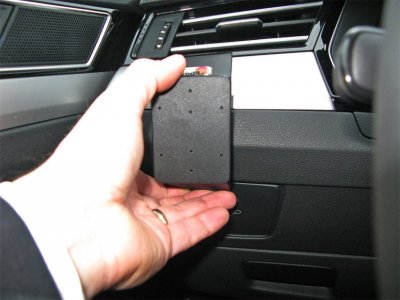 Mobilholder til Volkswagen Arteon fra 2021- | Til montering på venstre side af rattet