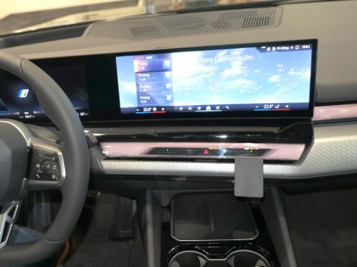 Mobilholder BMW i5 fra 2024- og fremefter