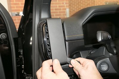 Mobilholder til Ford Ranger 2023- | Til montering til venstre for rattet