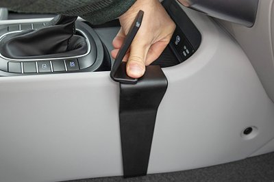 Montering af mobilholder til Hyundai KONA fra 2023-