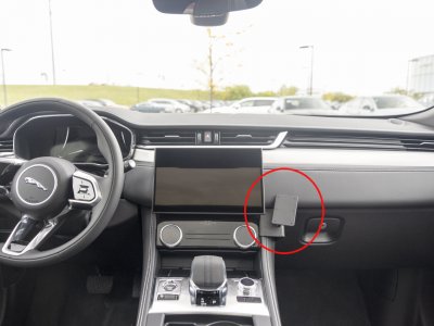 Mobilholder Jaguar F-Pace fra 2021-