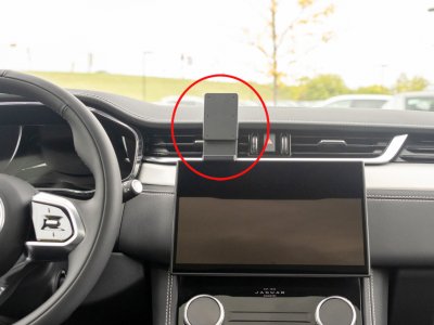 Mobilholder Jaguar F-Pace fra 2021-