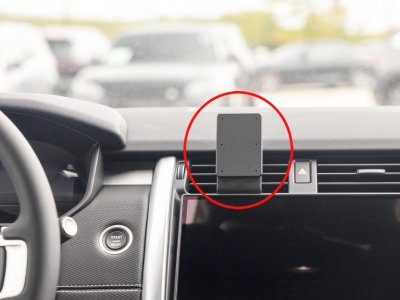 Mobilholder Land Rover Discovery 5 fra år 2021-