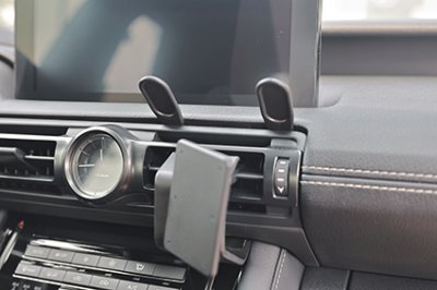 Mobilholder Lexus IS fra 2022-