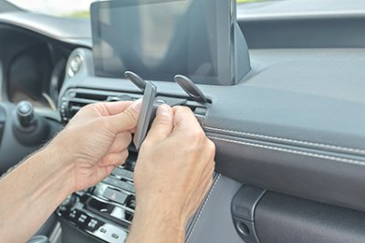 Mobilholder Lexus IS fra 2022-
