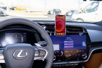 Mobilholder Lexus RZ fra 2023- og fremefter