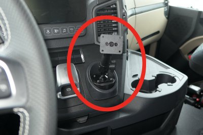 Mobilholder Mercedes Actros fra 2019 og nyere | Til montering til højre under midterskærmen