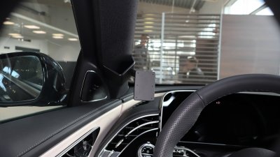 Mobilholder Mercedes E-klasse fra 2024- og nyere | Til montering på venstre A-stolpe