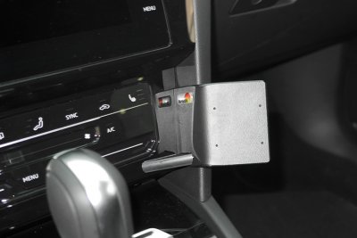 Proclip mobilholder Volkswagen Arteon fra 2021- | Til montering til højre for midterkonsollen