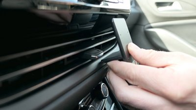 Mobilholder Opel Grandland fra 2022-