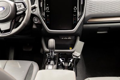 Mobilholder til Subaru Forester fra 2025- | Modeltilpasset