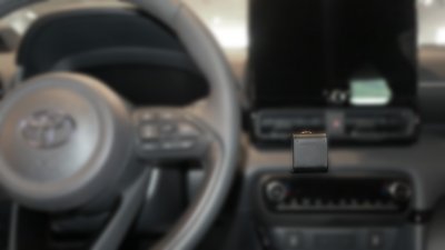 Mobilholder Toyota Yaris fra 2024-