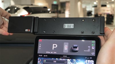Mobilholder til Volvo EX30 fra 2024- | Til montering til venstre/højre for midterskærmen