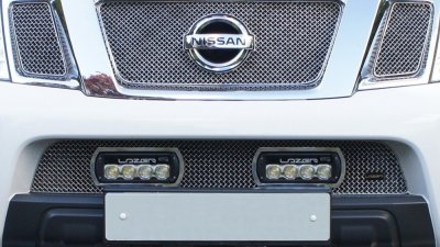 Nedre grill inkl. 2 Lazer ST-4 til Nissan Navara D40 2011-2014