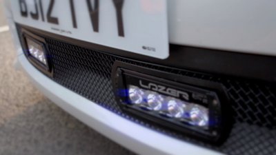 Nedre grill inkl. 2 Lazer ST-4 til Subaru Impreza STI 2011-