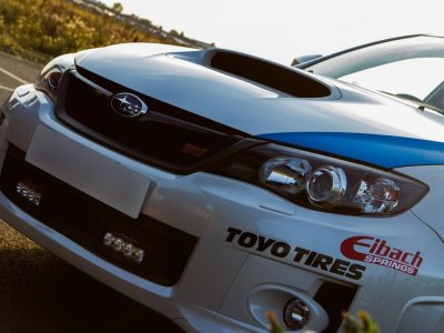 Nedre grill inkl. 2 Lazer ST-4 til Subaru Impreza STI 2011-