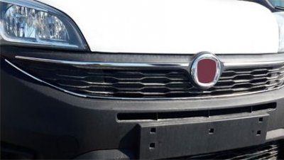 Øvre grill i rustfrit stål til Fiat Doblo fra 2015-