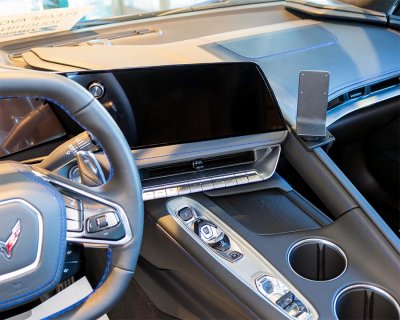 Mobilholder til Chevrolet Corvette fra 2025- | Modeltilpasset