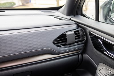 Mobilholder til Subaru Forester fra 2025- | Modeltilpasset