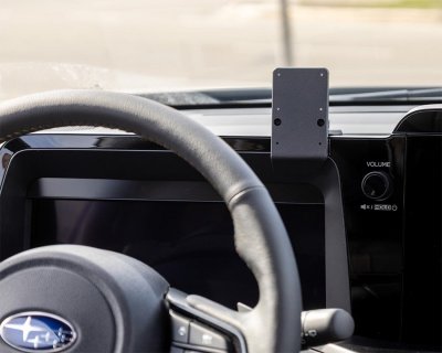 Mobilholder til Subaru Outback fra 2026- | Modeltilpasset