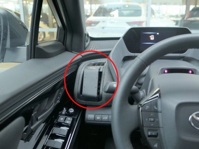 Mobilholder Subaru Solterra fra 2022-