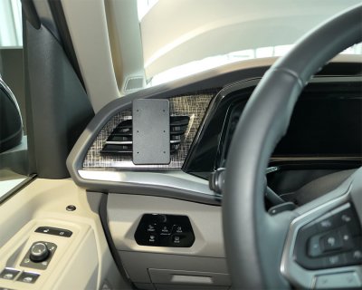 Mobilholder Volkswagen Multivan T7 fra 2022- | Venstre montering