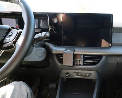 Mobilholder Ford Transit Courier 2023- | Til montering under midterskærmen