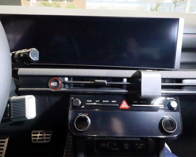 Mobilholder Hyundai Tucson fra 2024-