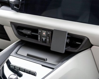Mobilholder Porsche Macan fra 2024-
