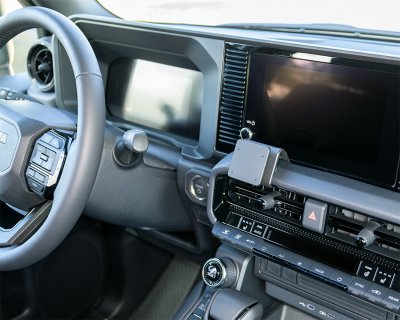 Mobilholder Toyota Land Cruiser 2024- | Til montering til venstre under midterskærmen