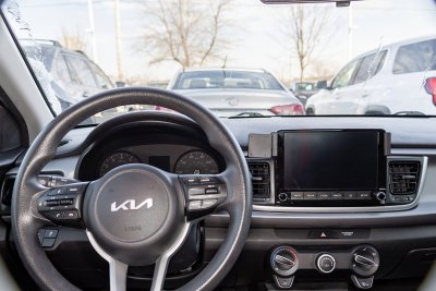 Mobilholder Kia Rio fra 2022-