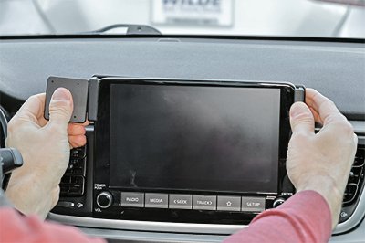 Montering af Proclip mobilholder til Kia Rio fra 2022-