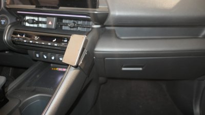 Mobilholder Toyota C-HR fra 2023-
