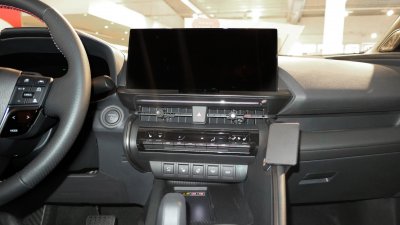 Mobilholder Toyota C-HR fra 2023-
