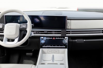 Mobilholder Hyundai Santa Fe fra 2024-